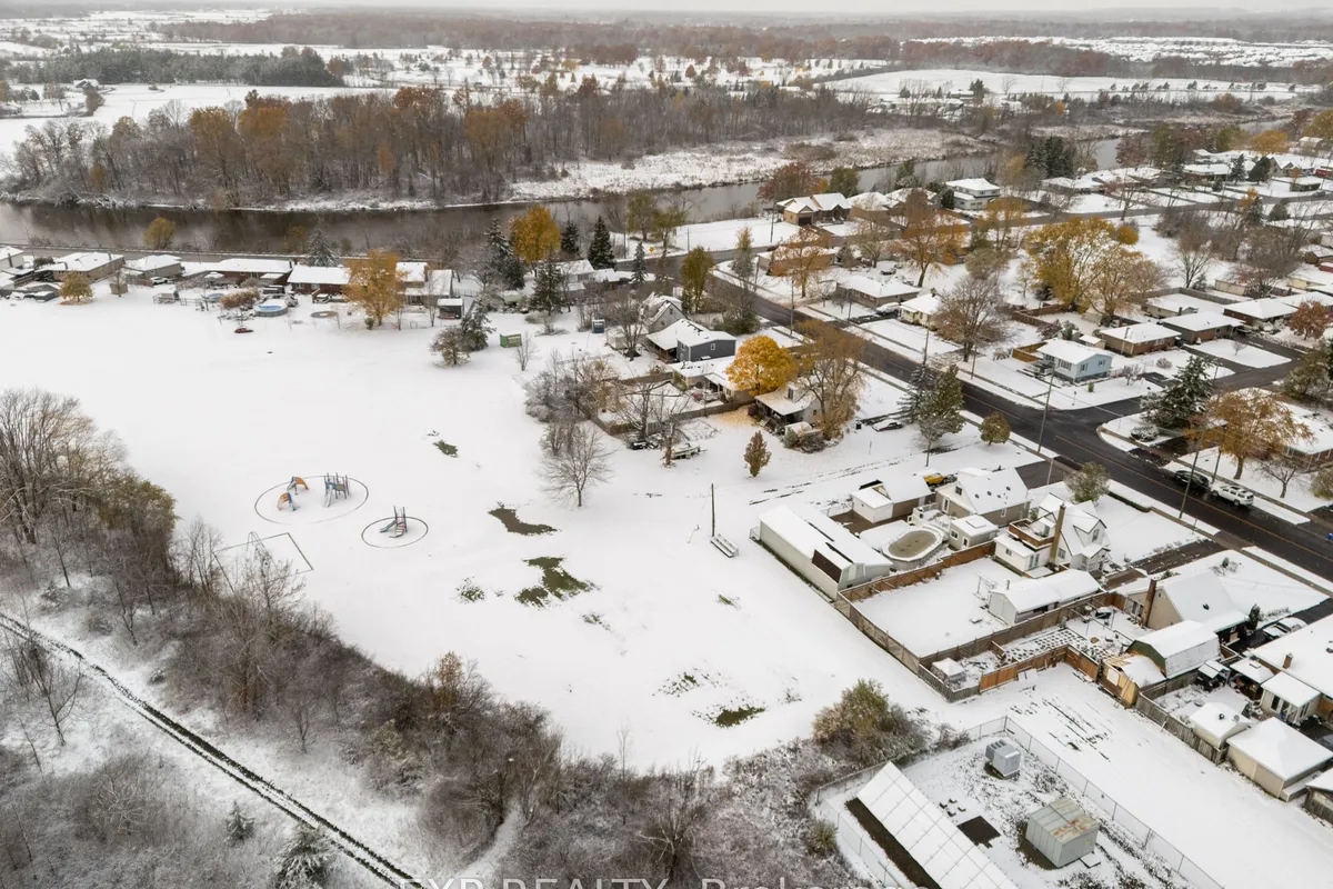 742 Broadway Street, ON L3C 5M8