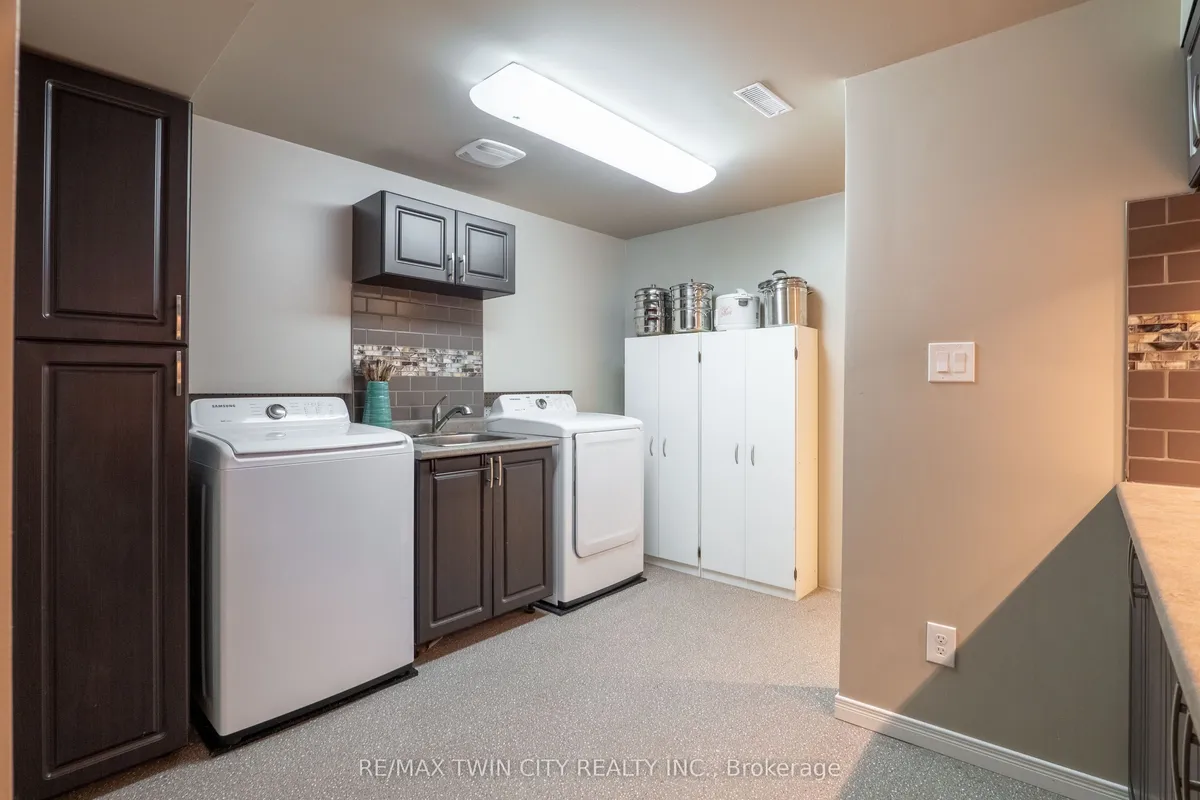 224 Ridgemere Court, ON N2P 2V5