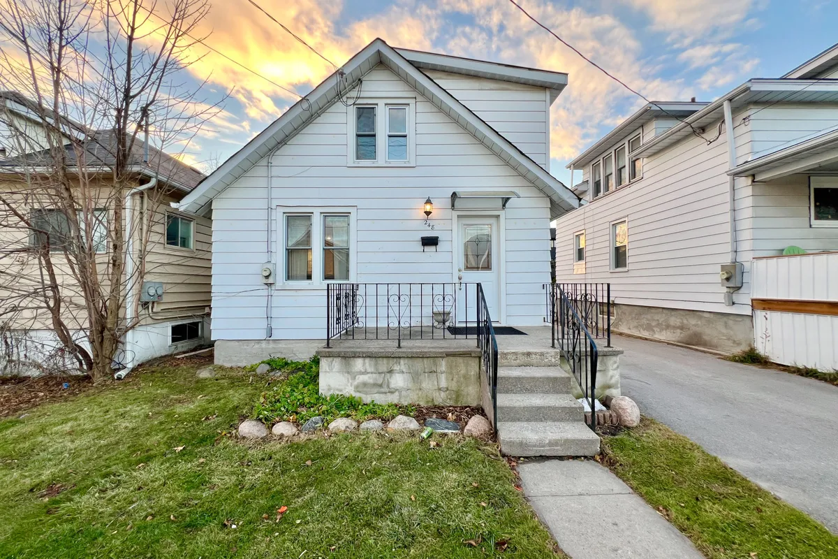 248 Dufferin Avenue, ON K8V 5E9