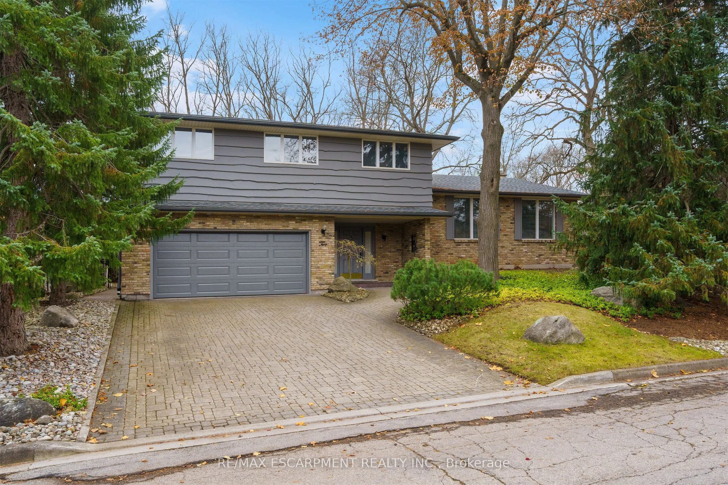 2 Walnut Grove, ON L9H 3M4