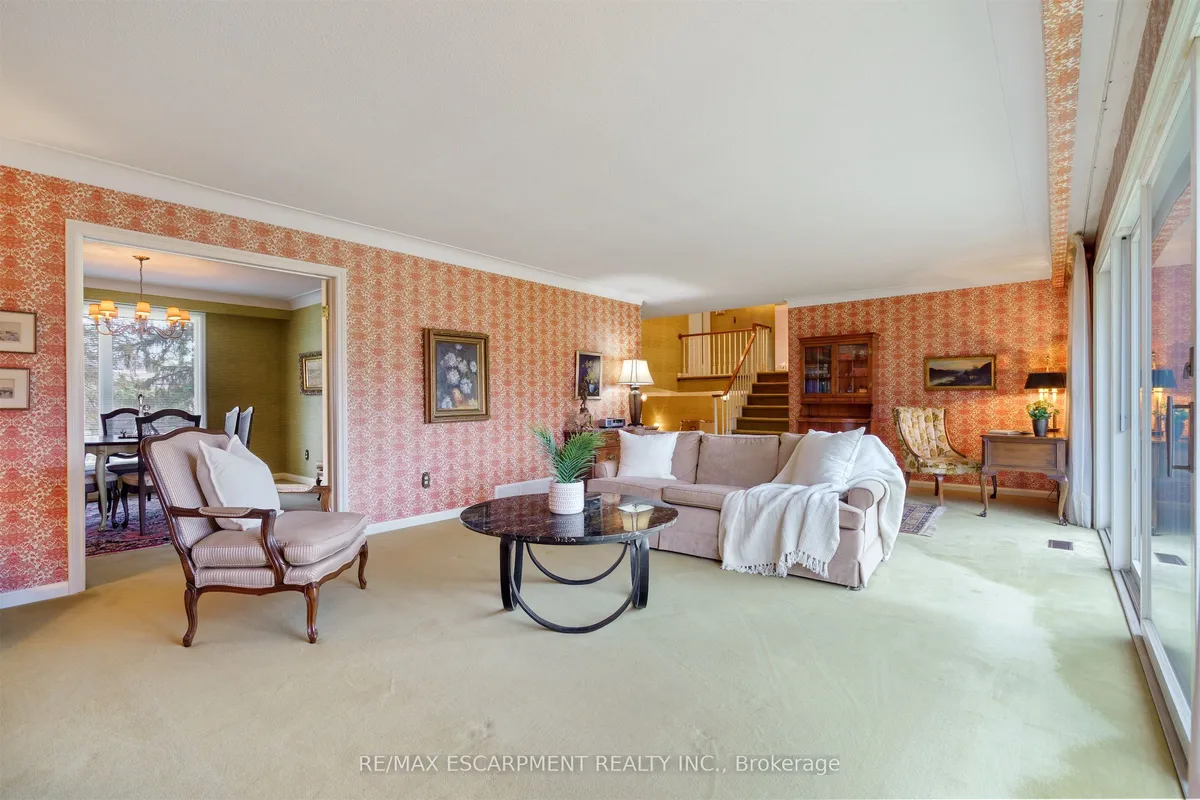 2 Walnut Grove, ON L9H 3M4