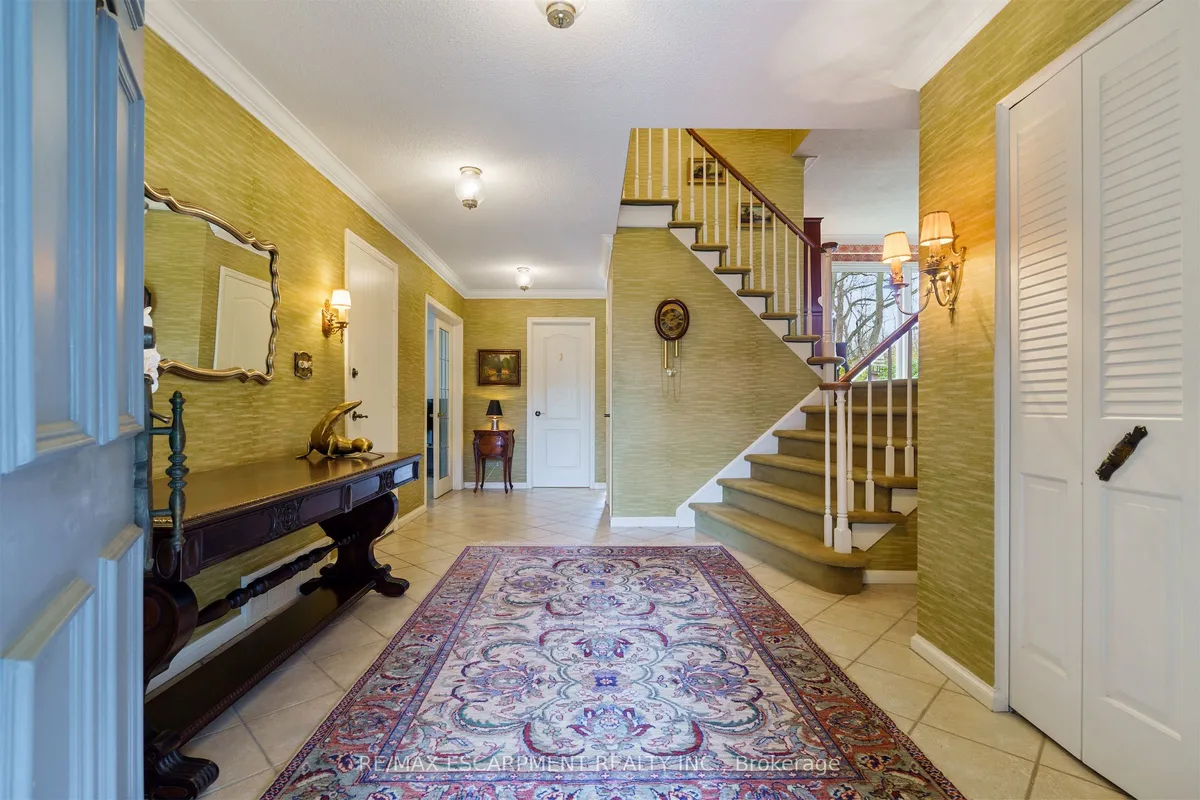 2 Walnut Grove, ON L9H 3M4