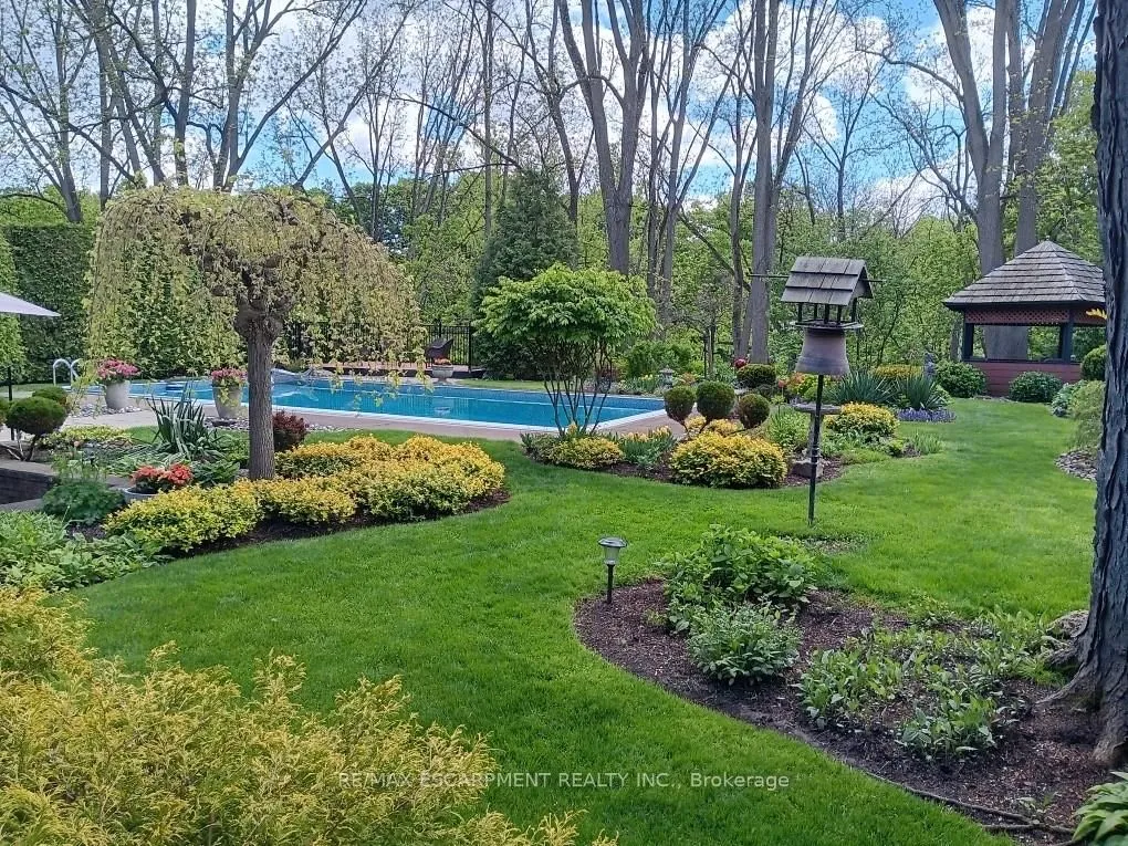 2 Walnut Grove, ON L9H 3M4