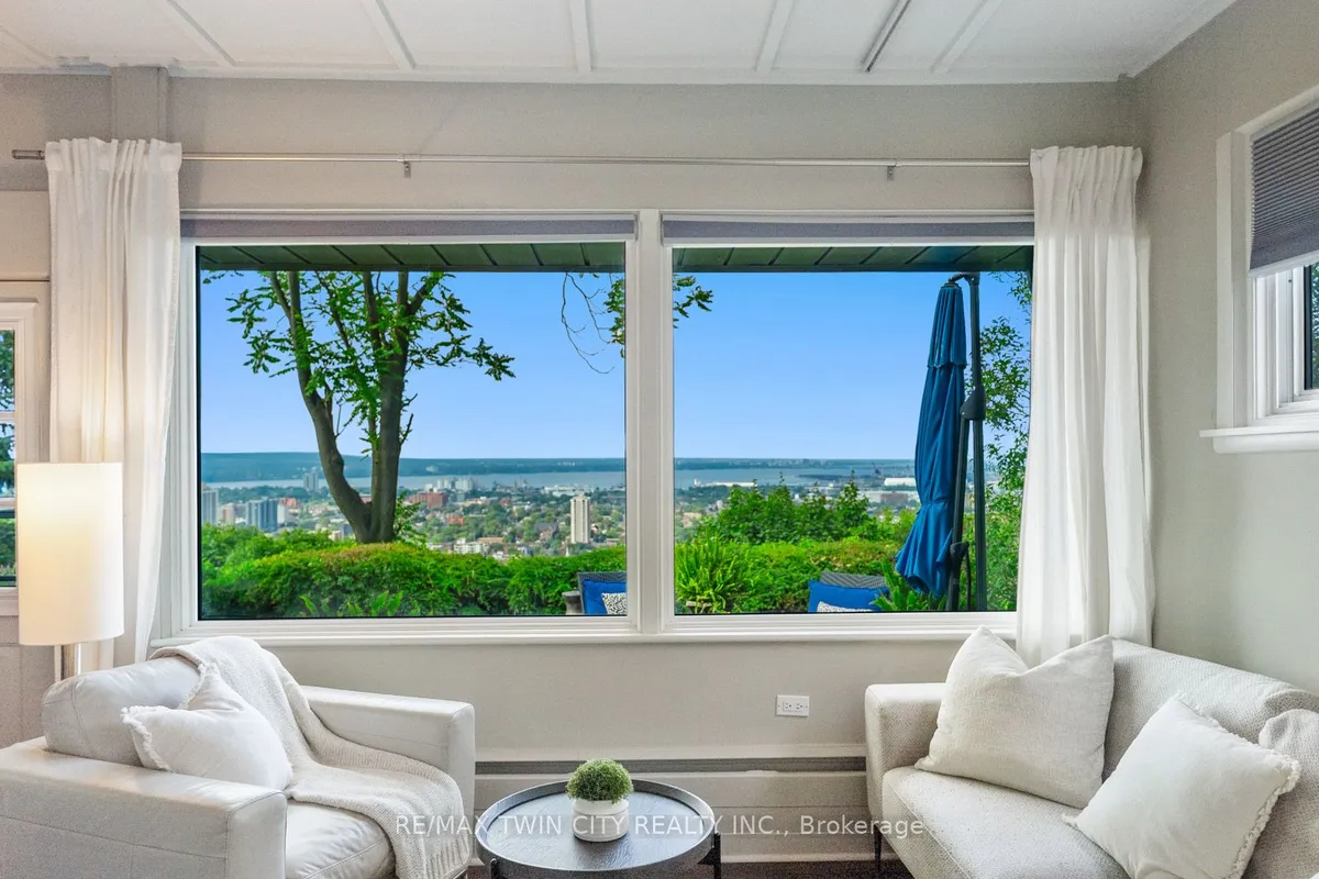 47 Mountain Park Avenue, ON L9A 1A1