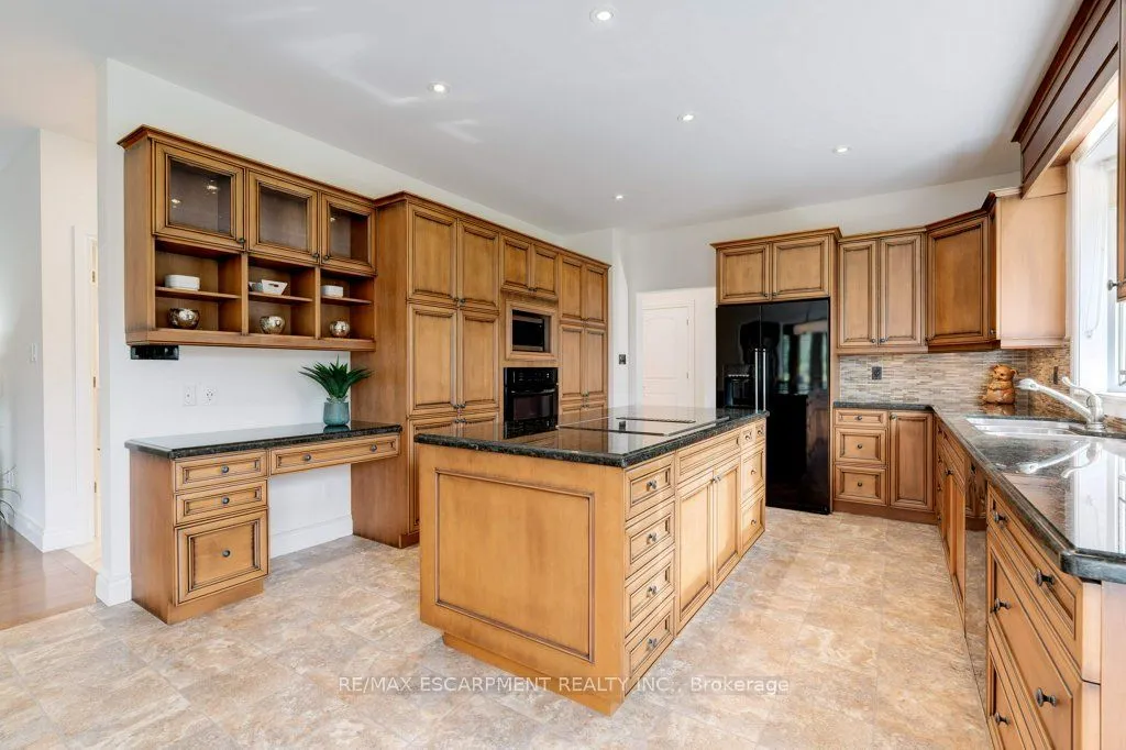 17 TEWS Lane, ON L9H 7N4