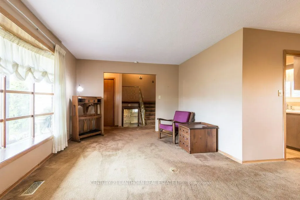 44 Burns Avenue, ON K8R 1G2