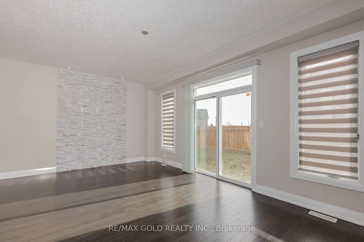 352 Sedgewood Street, ON N2P 0H9