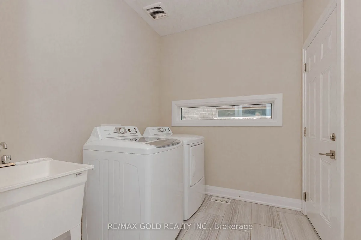 352 Sedgewood Street, ON N2P 0H9