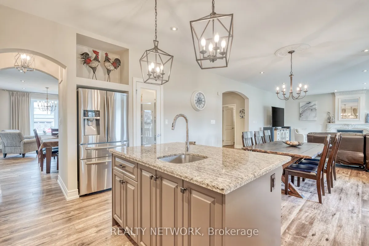 28 Southmeadow Crescent, ON L8G 3E5