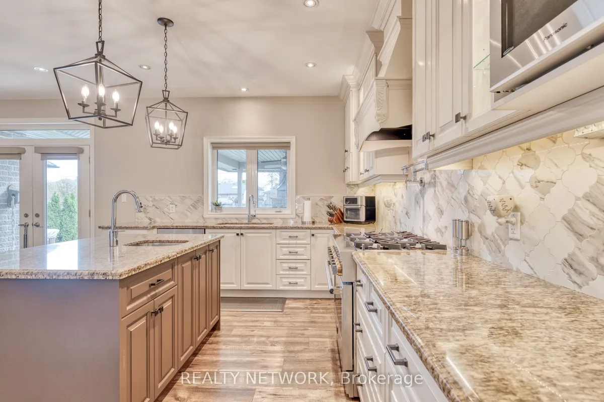 28 Southmeadow Crescent, ON L8G 3E5