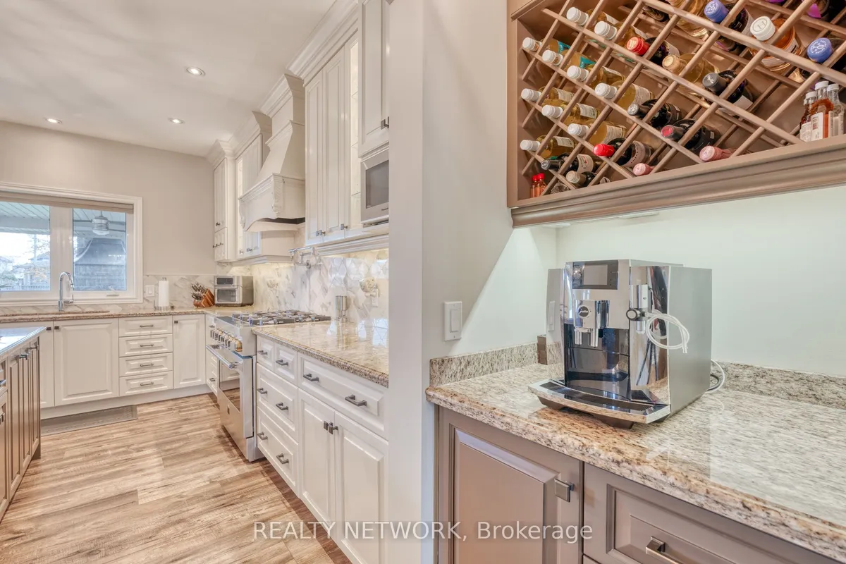 28 Southmeadow Crescent, ON L8G 3E5