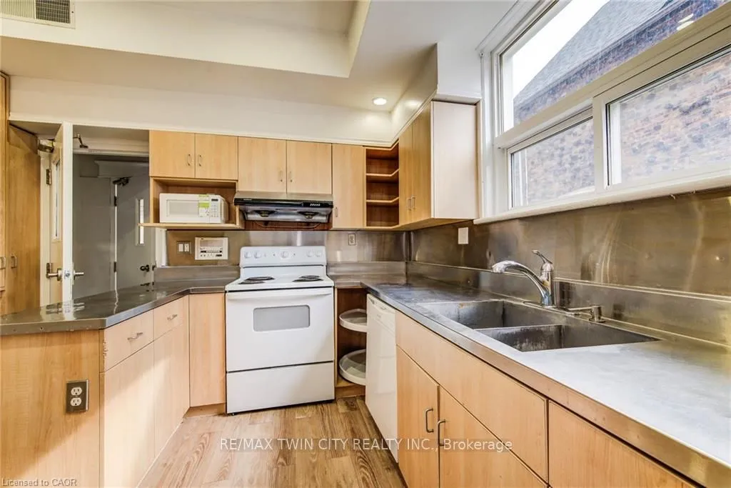 19 Schneider Avenue, ON N2G 1K7