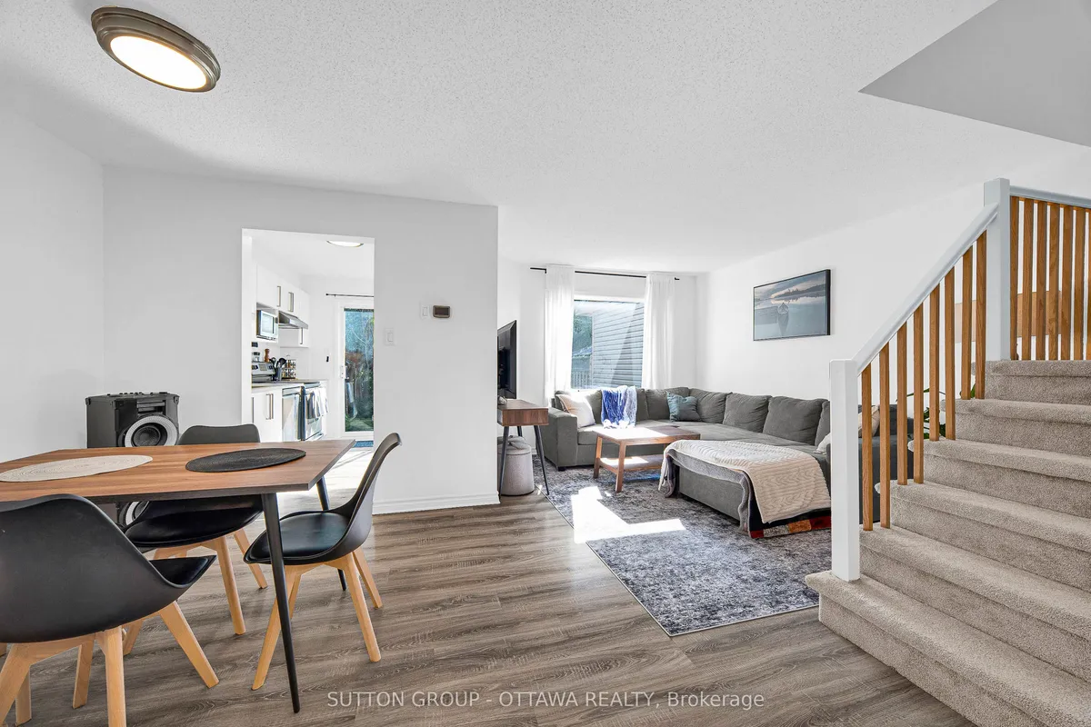 313 Stoneway Drive, ON K2G 6E7