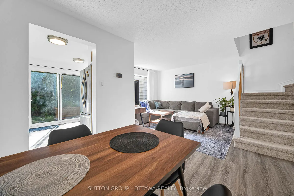 313 Stoneway Drive, ON K2G 6E7