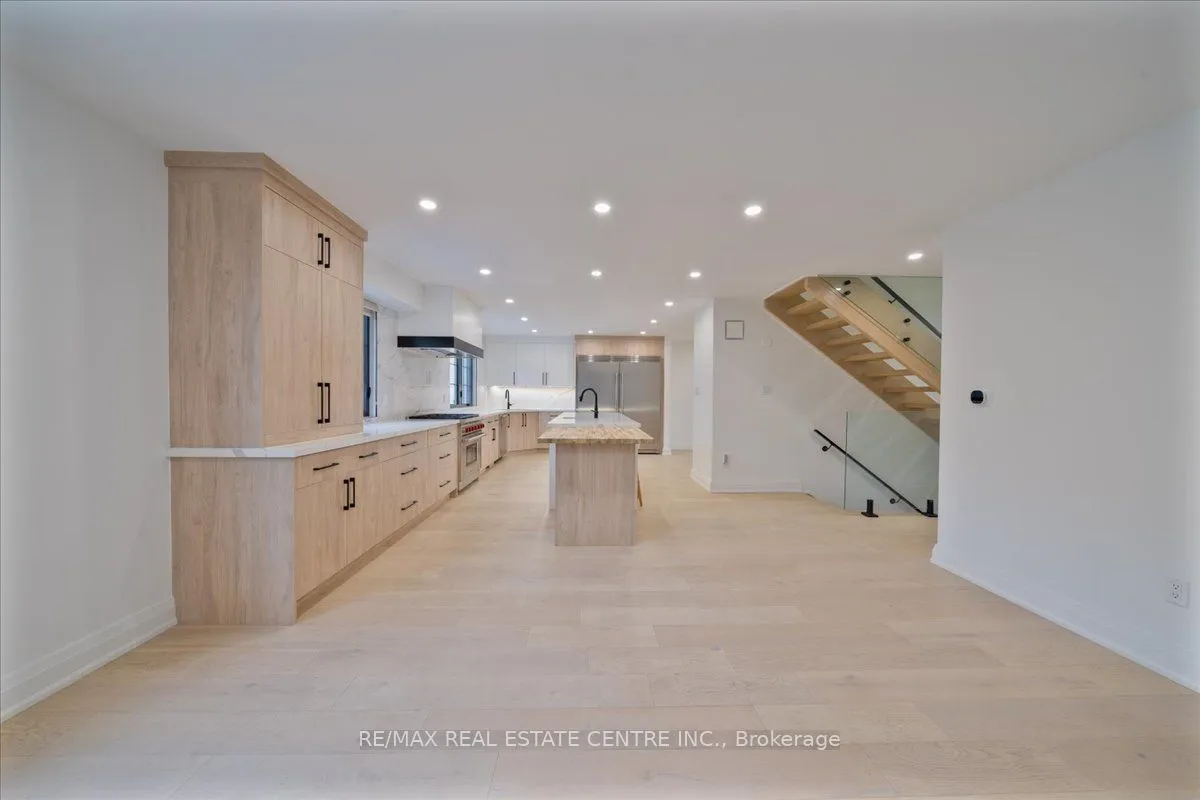 32 Elena Court, ON L9C 7P7