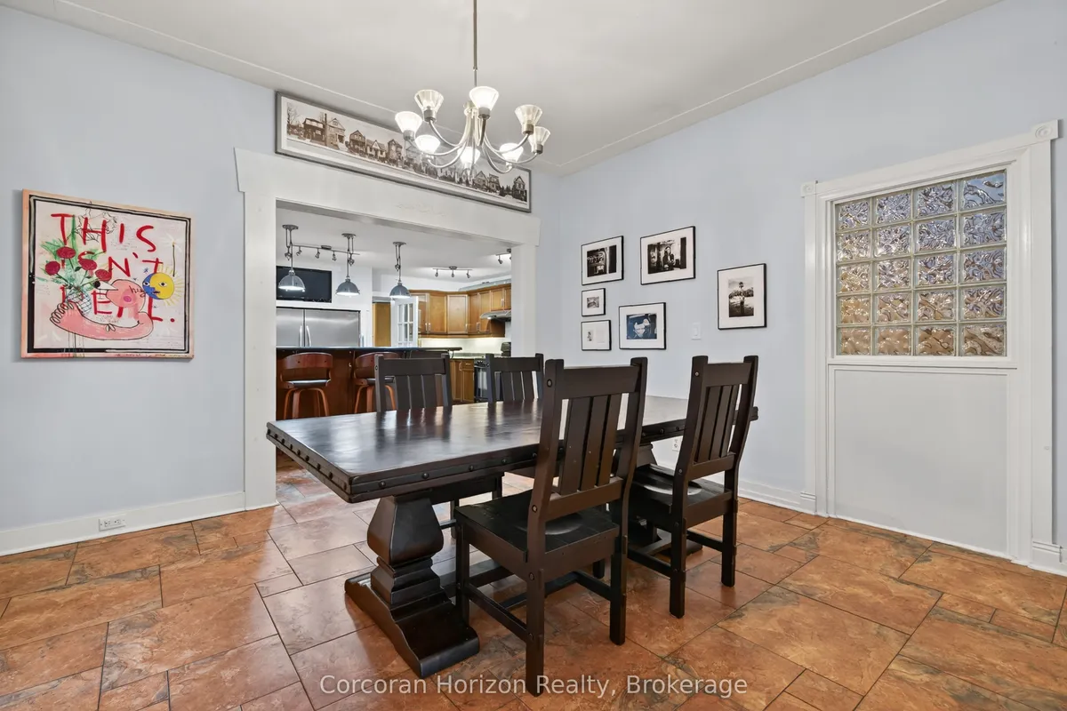 292 John Street, ON L8L 4P7