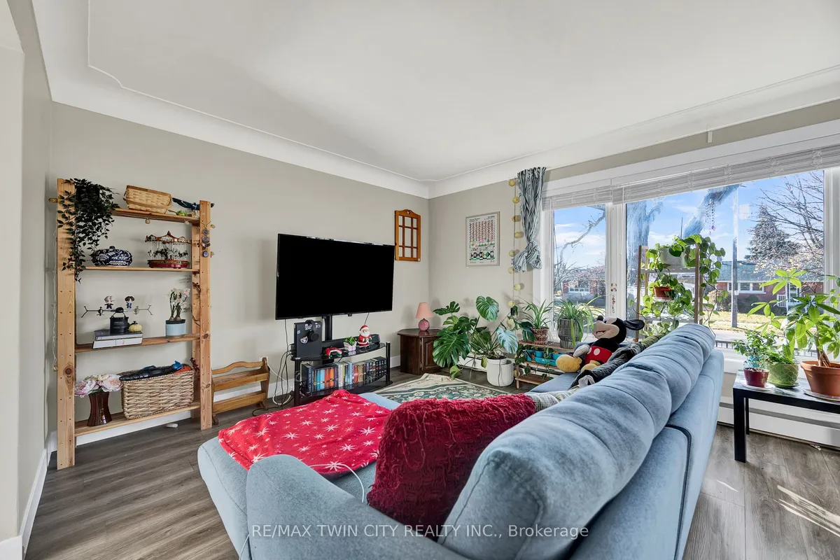 219 SIXTH Avenue, ON N2C 1R2