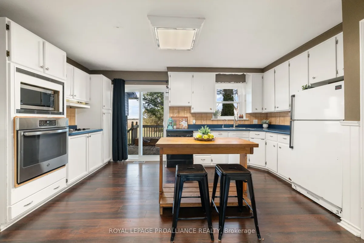 1067 AIRPORT Parkway, ON K8N 4Z6