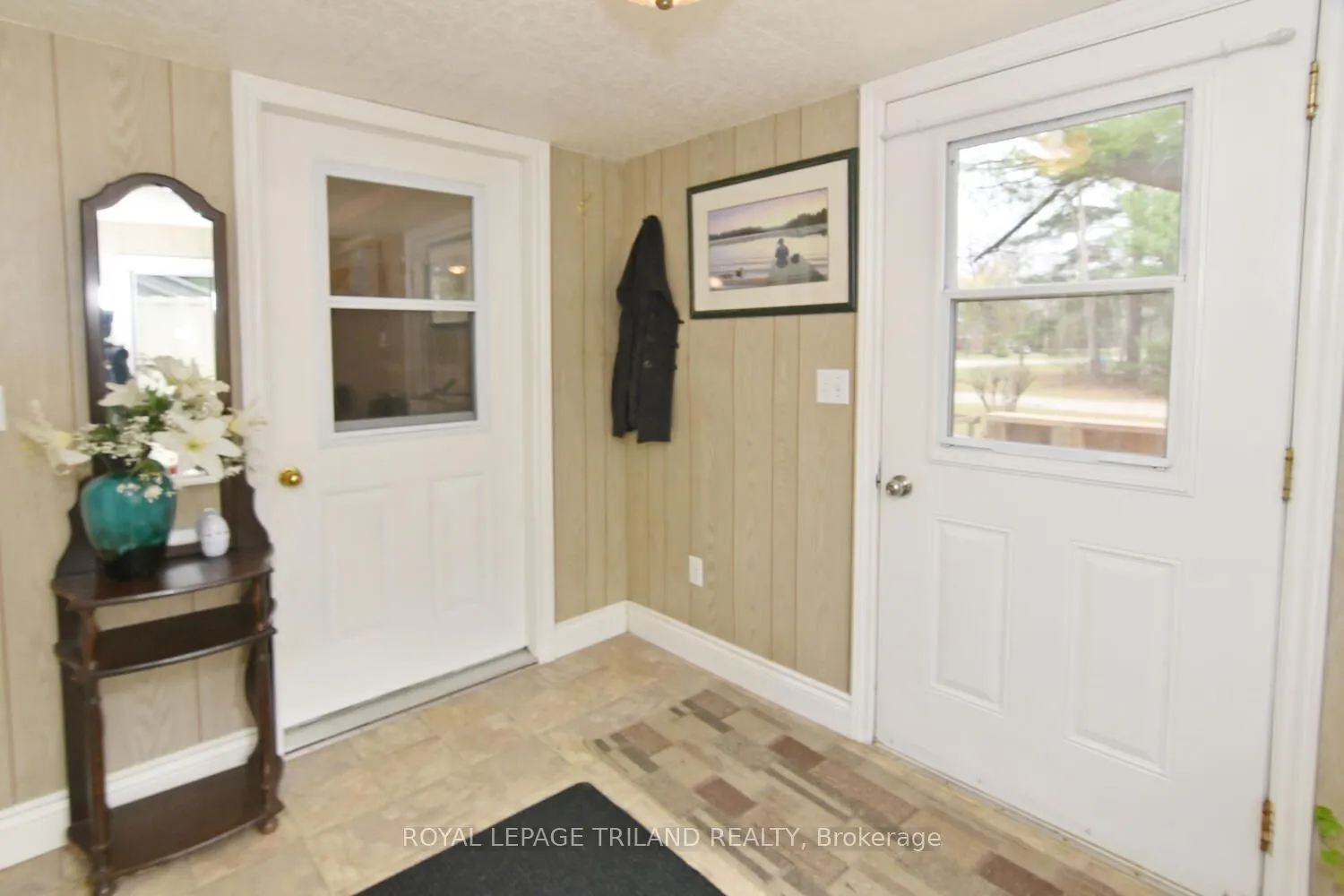 Detached kitchen at 9599 Pleasant Road Lambton Shores