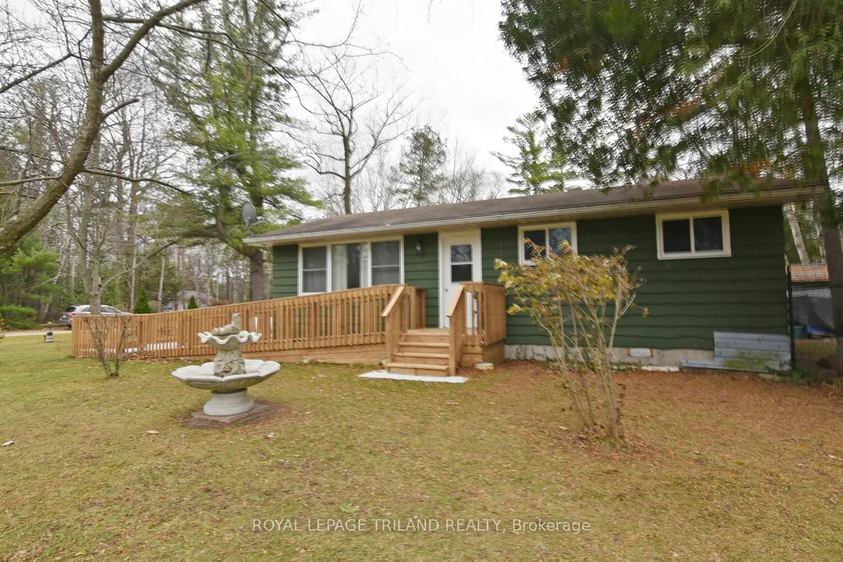 Detached 2 bedroom 1 bathroom at 9599 Pleasant Road in Lambton Shores - MLS# X12559754