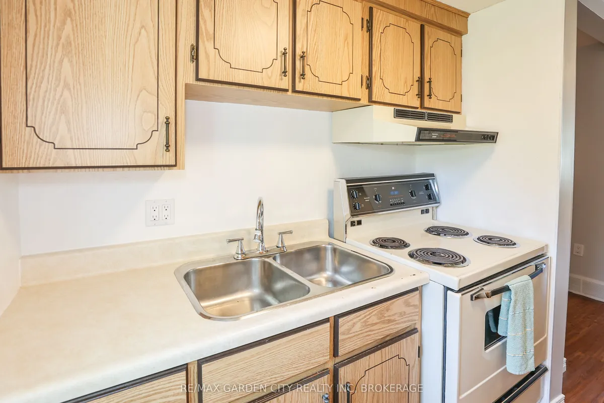 144 Mcalpine Avenue, ON L3B 1T6