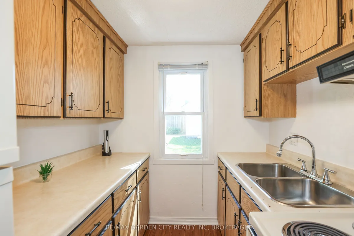 144 Mcalpine Avenue, ON L3B 1T6