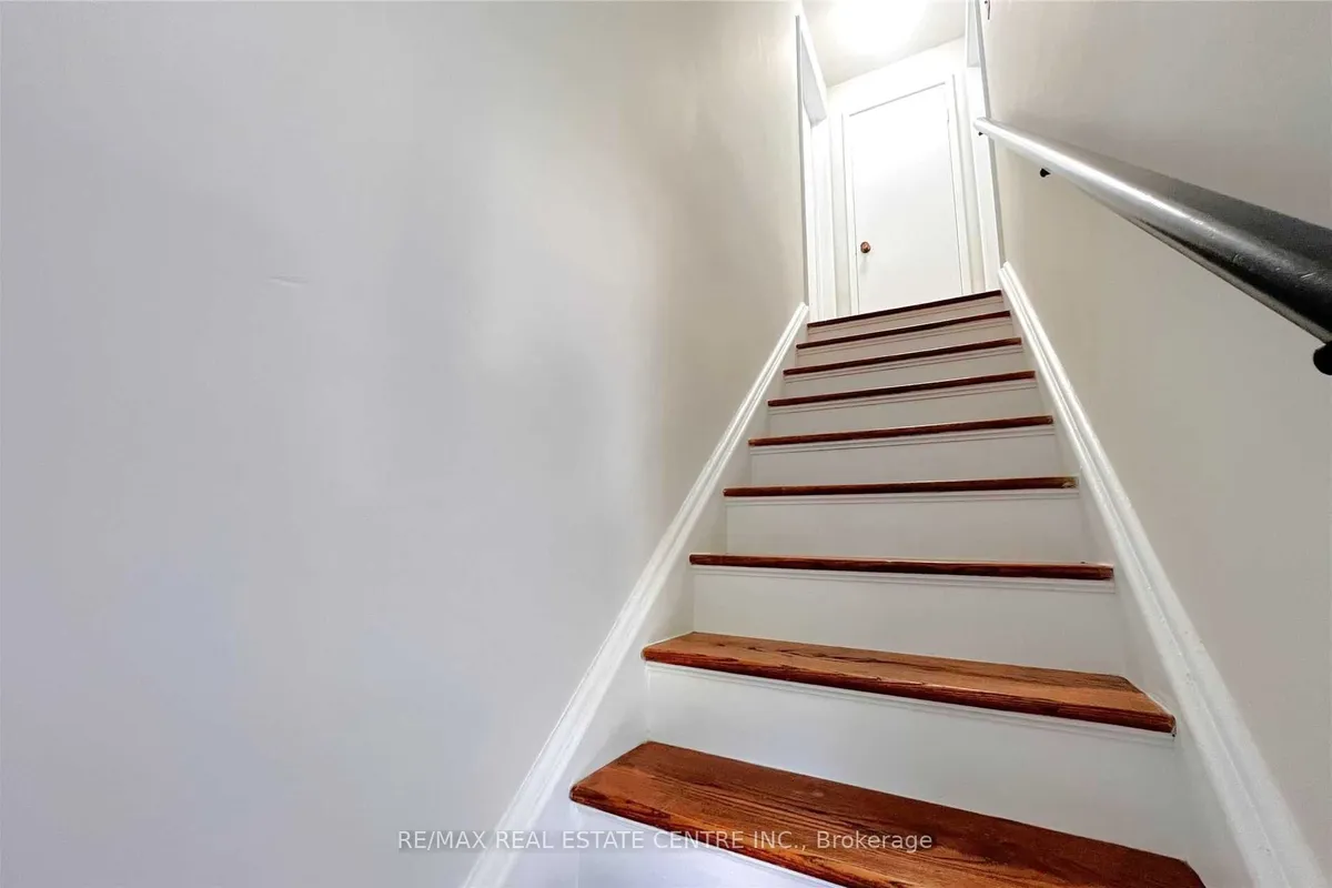 25 Hayes Avenue, ON L8H 1M3