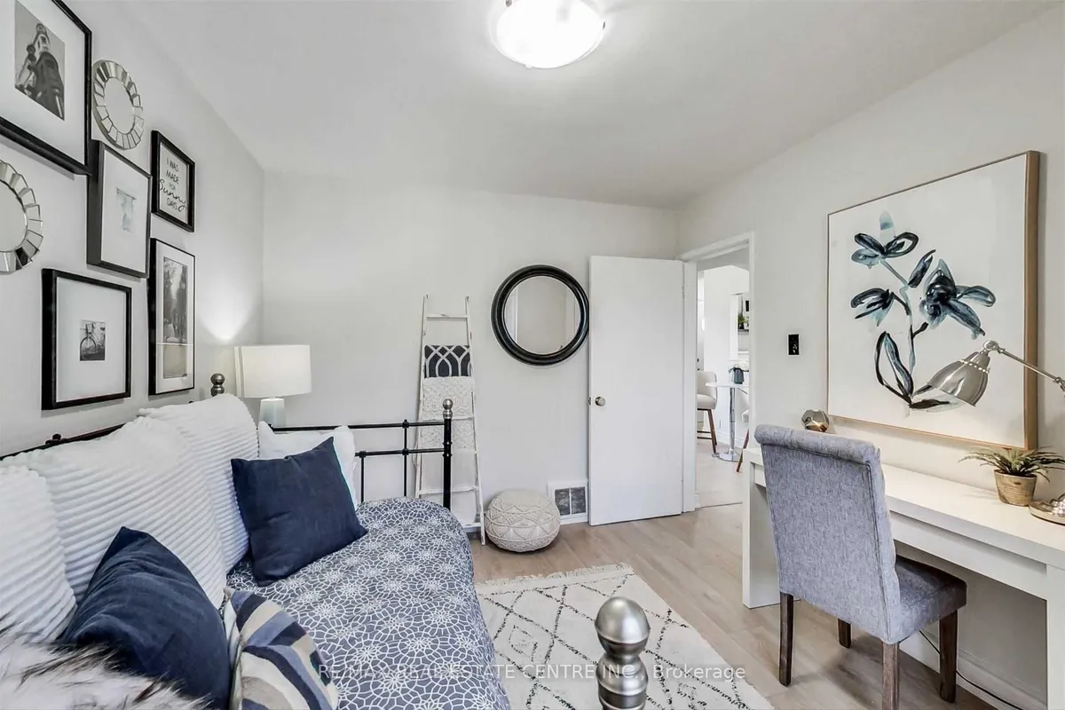 25 Hayes Avenue, ON L8H 1M3