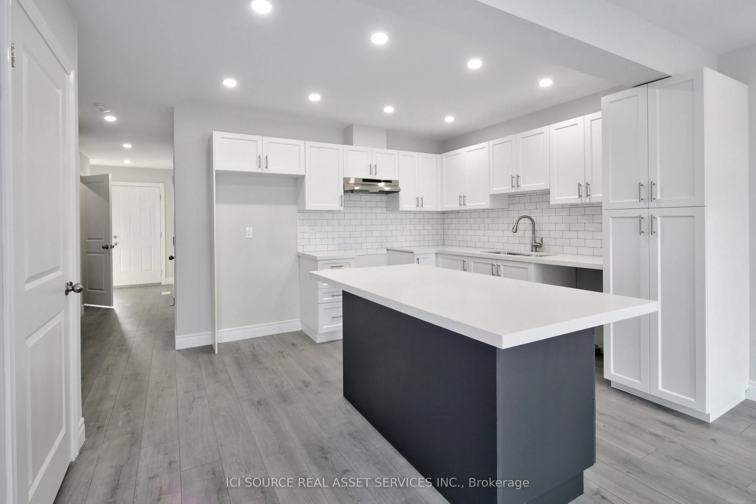Att/Row/Townhouse interior view at 680 Wild Rose Drive Gravenhurst