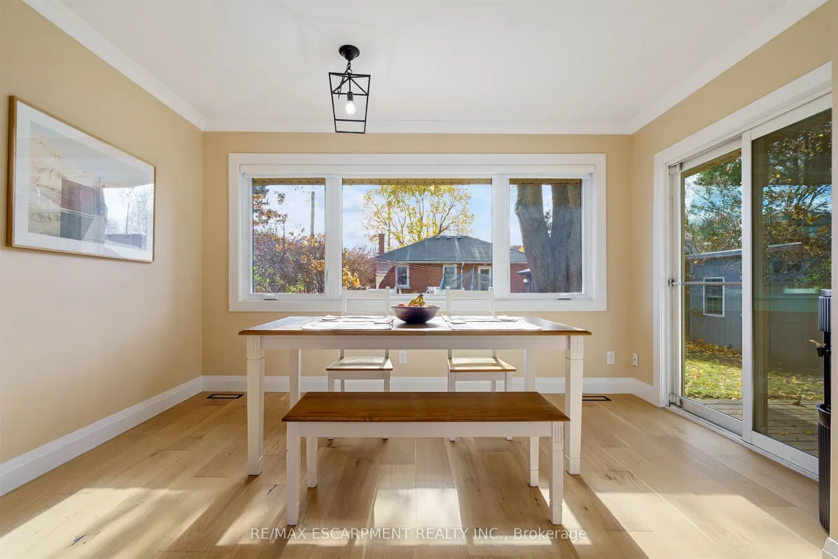 11 MCMASTER Avenue, ON L9H 4M6