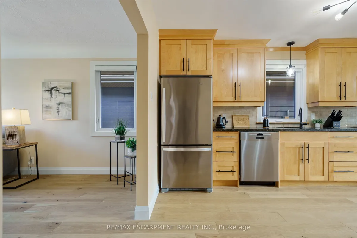 11 MCMASTER Avenue, ON L9H 4M6