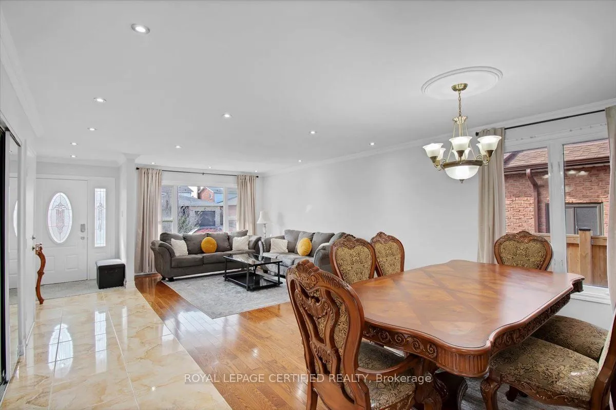 35 Trenholme Crescent, ON L8W 2L4