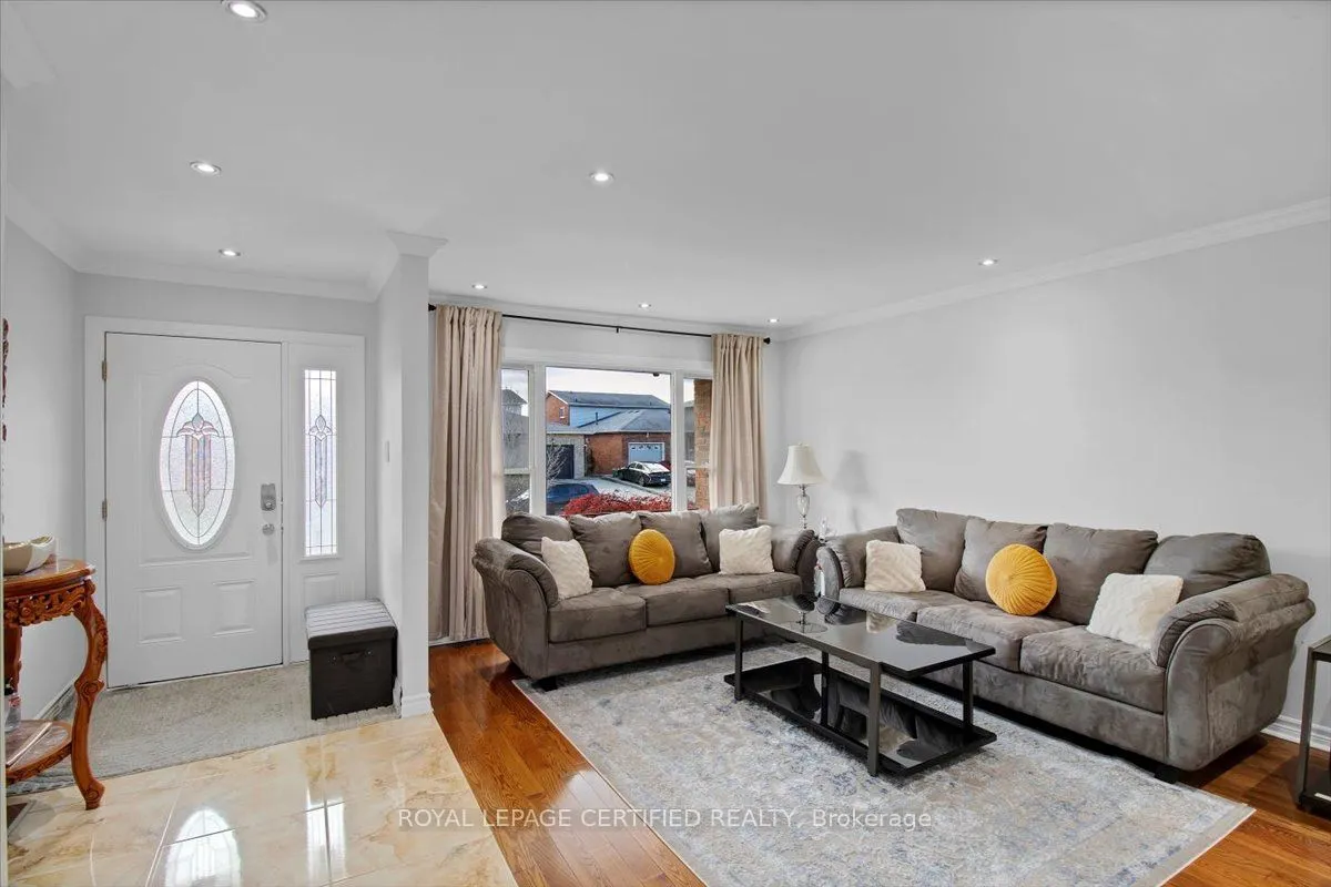 35 Trenholme Crescent, ON L8W 2L4