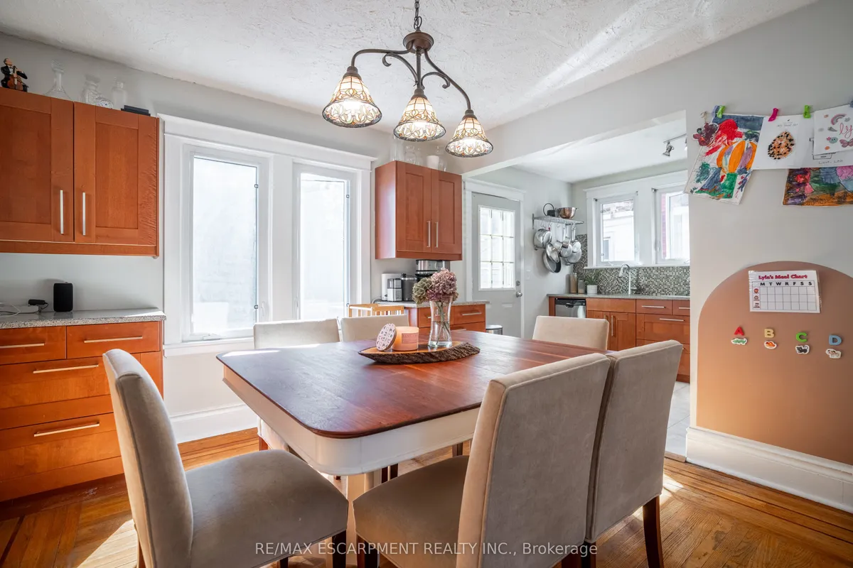 73 Kenilworth Avenue, ON L8K 2T1