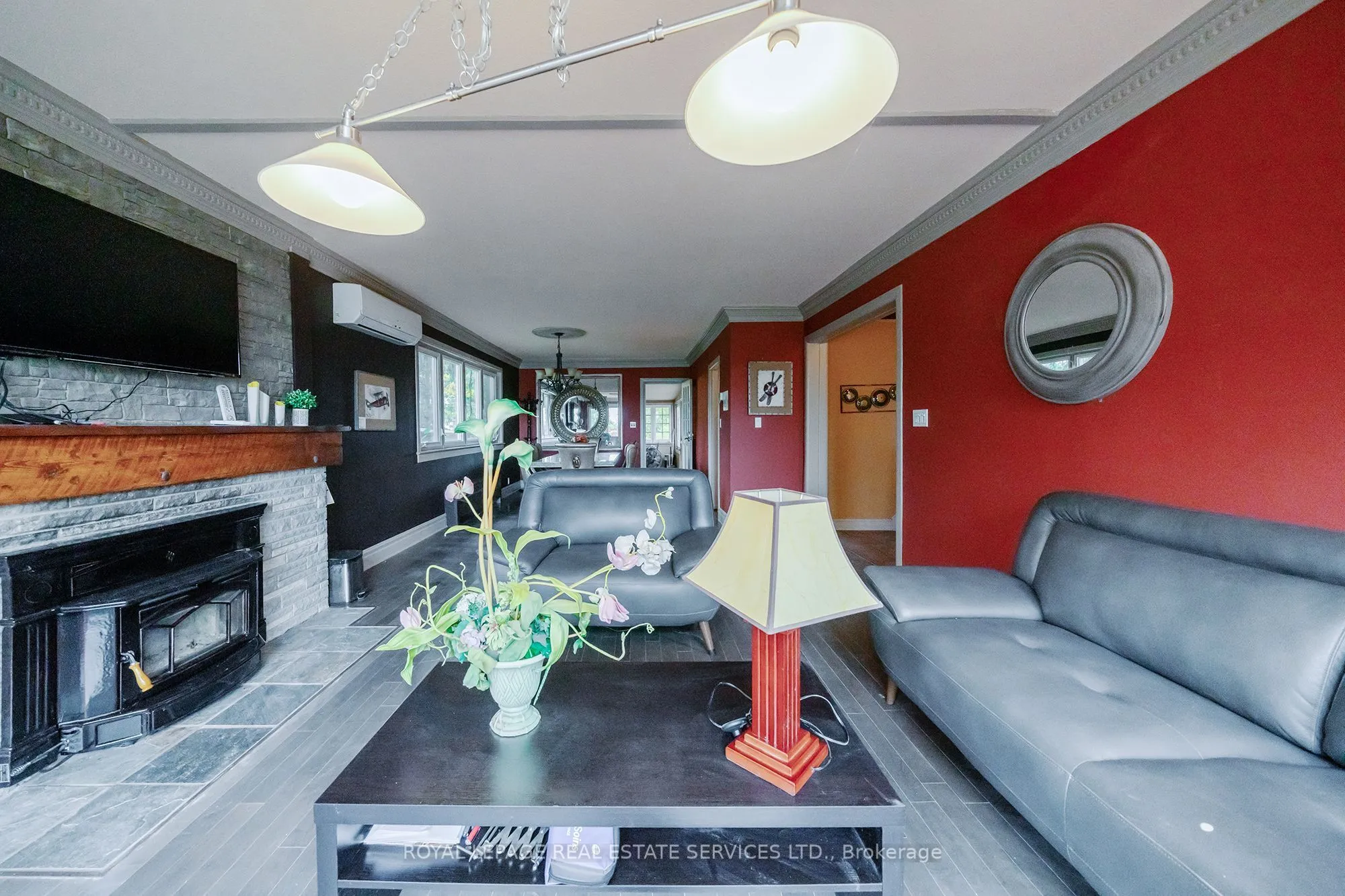 Detached living room at 411 Niagara Boulevard Fort Erie