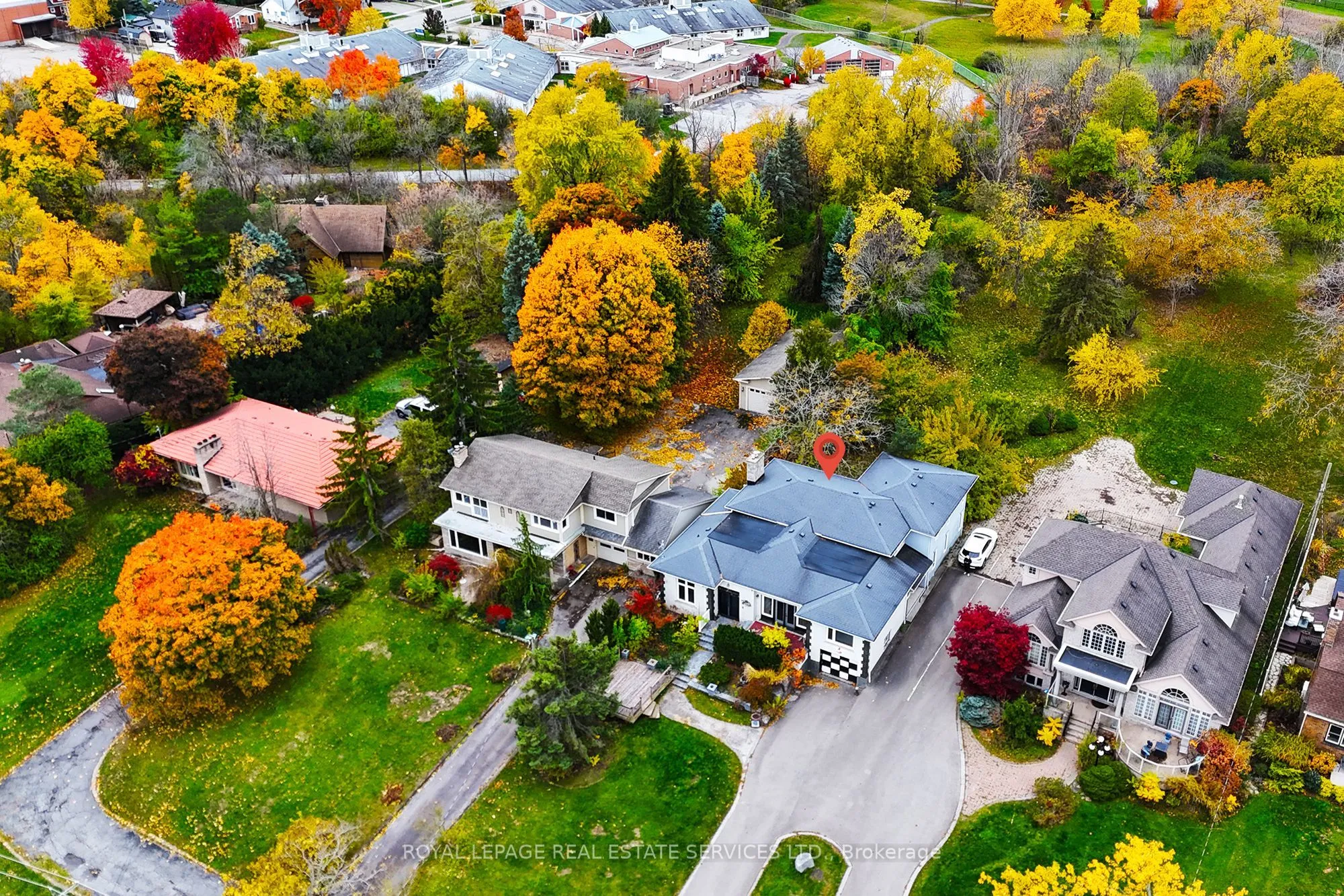 Detached interior view at 415 Niagara Boulevard Fort Erie