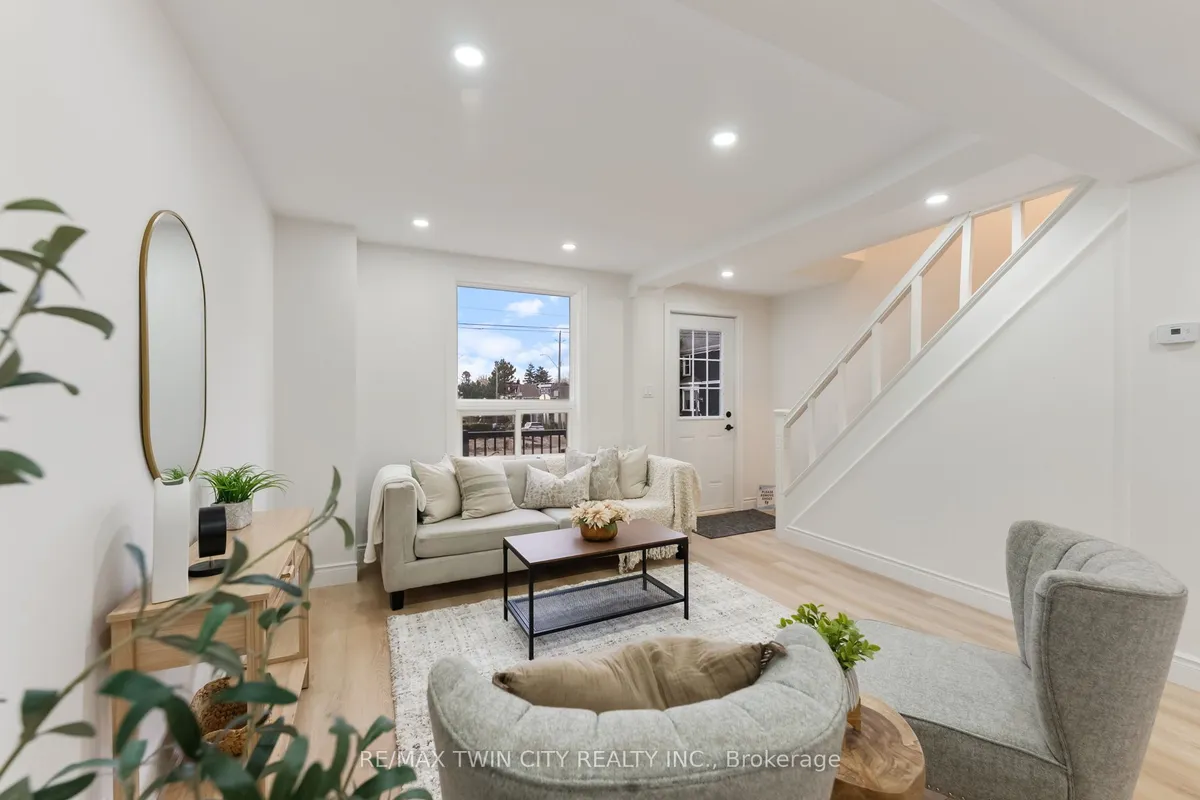 581 John Street, ON L8L 4S2