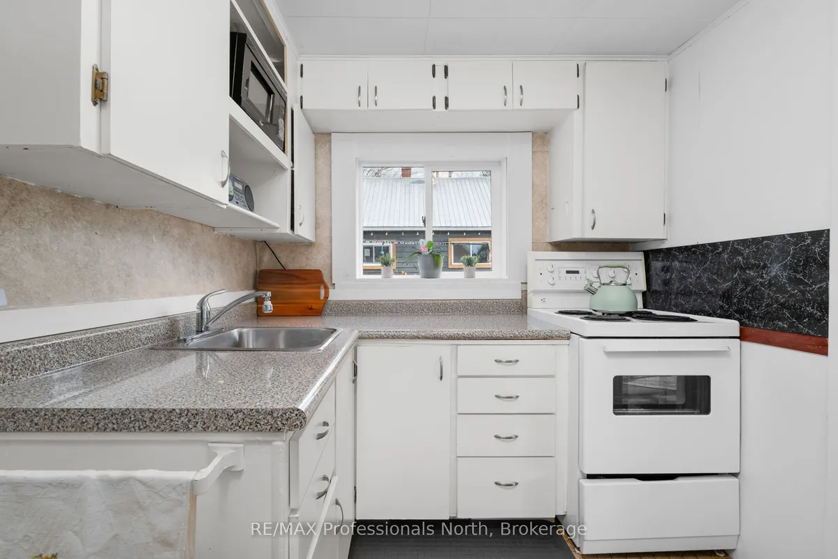 18 George Street, ON P1H 1T9