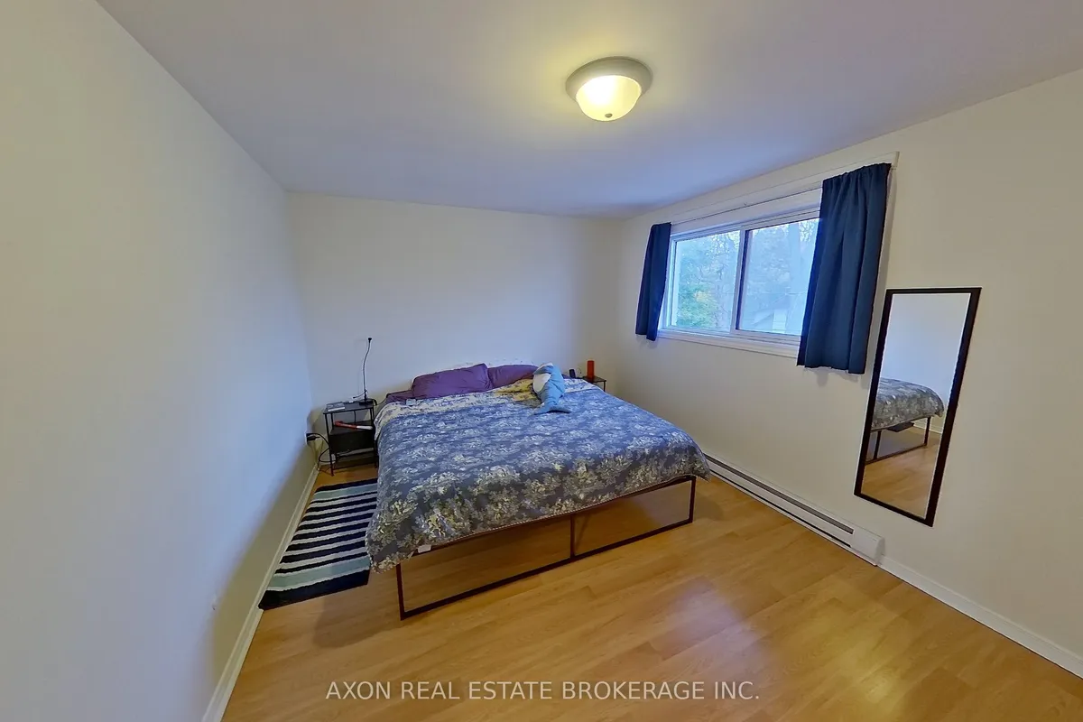 422 Barrie Street, ON K7K 3T9