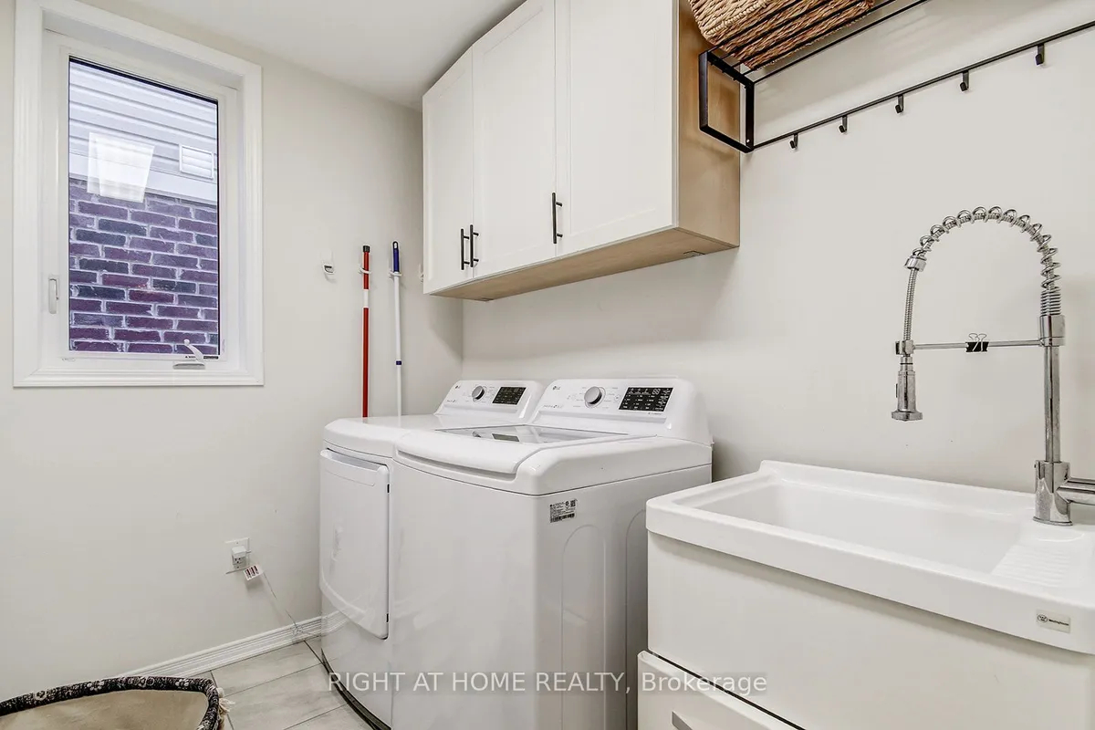 40 Mcwatters Street, ON L0R 1C0