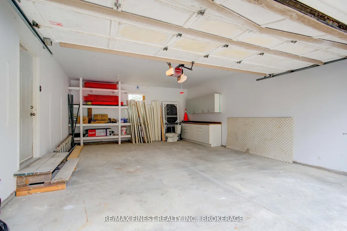 1674 South Boulevard, ON K7L 4V1