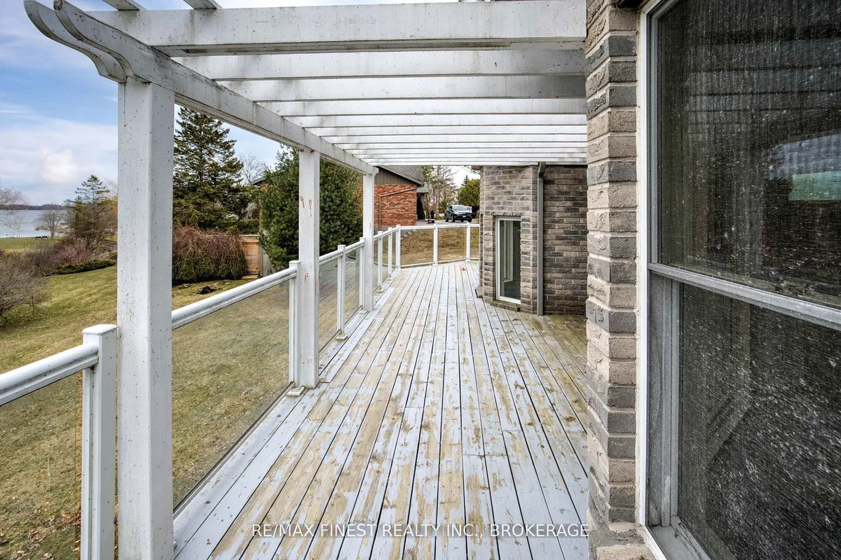 1674 South Boulevard, ON K7L 4V1