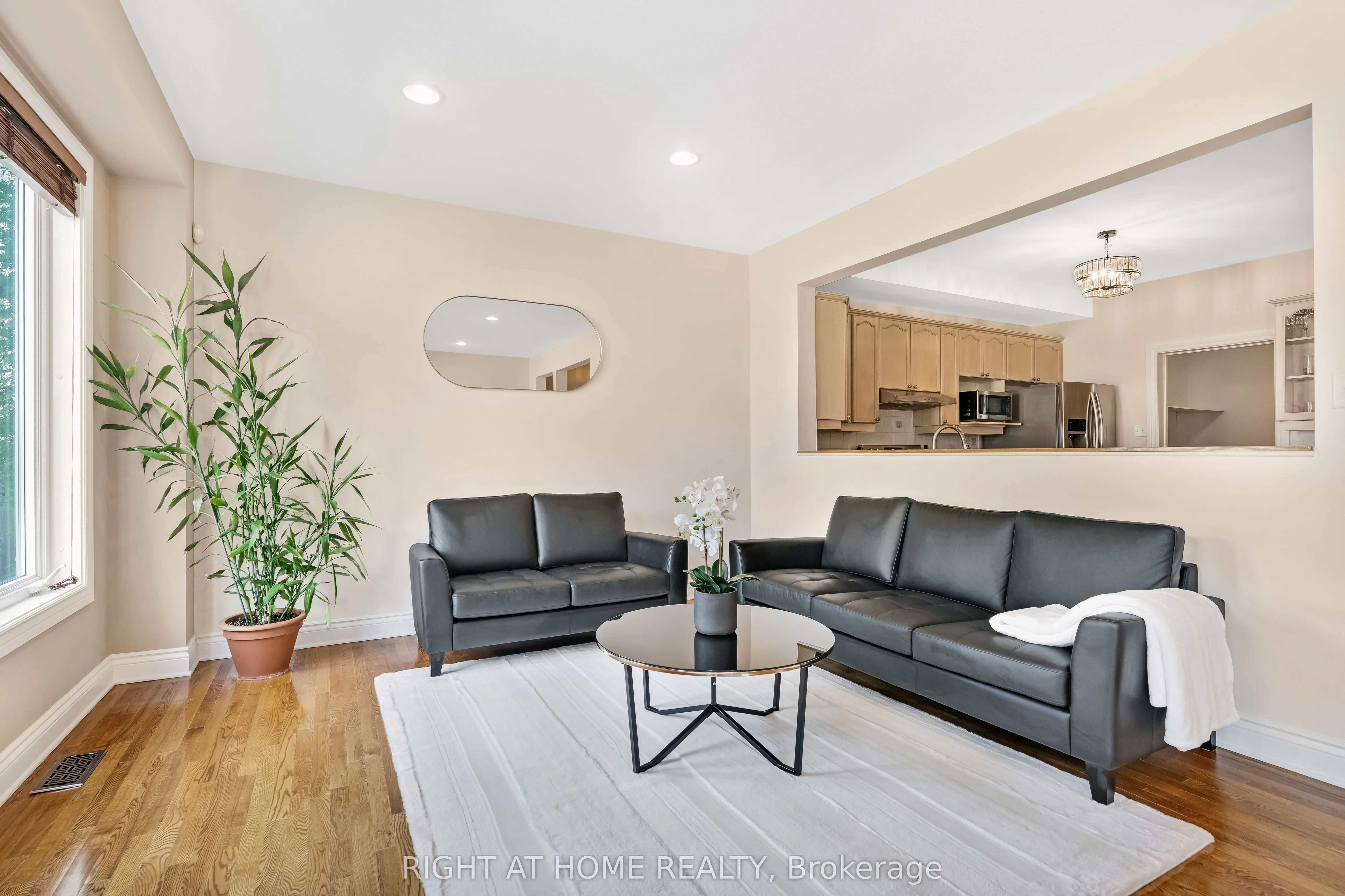 Detached living room at 409 Beatrice Drive Barrhaven