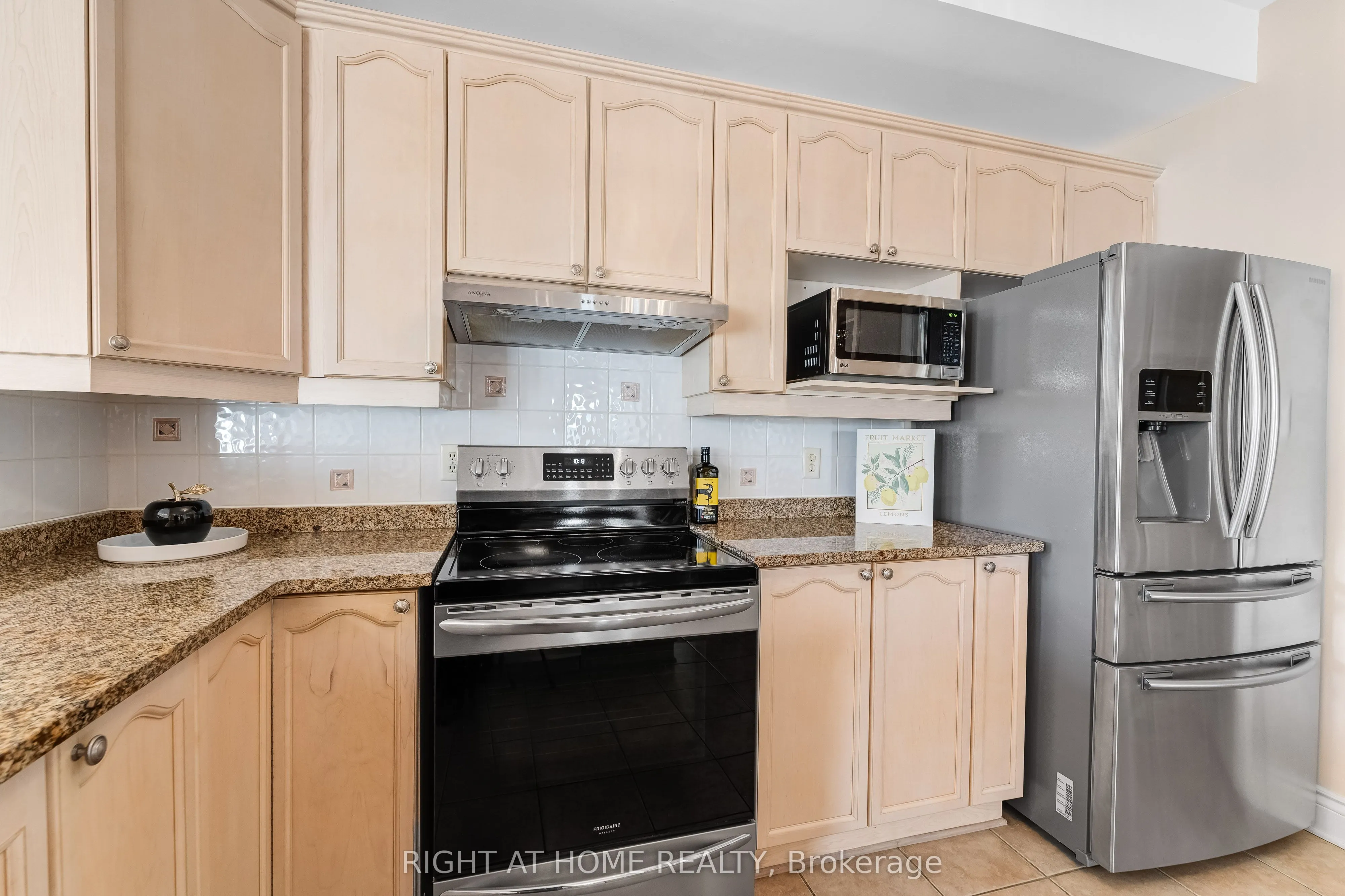 Detached kitchen at 409 Beatrice Drive Barrhaven