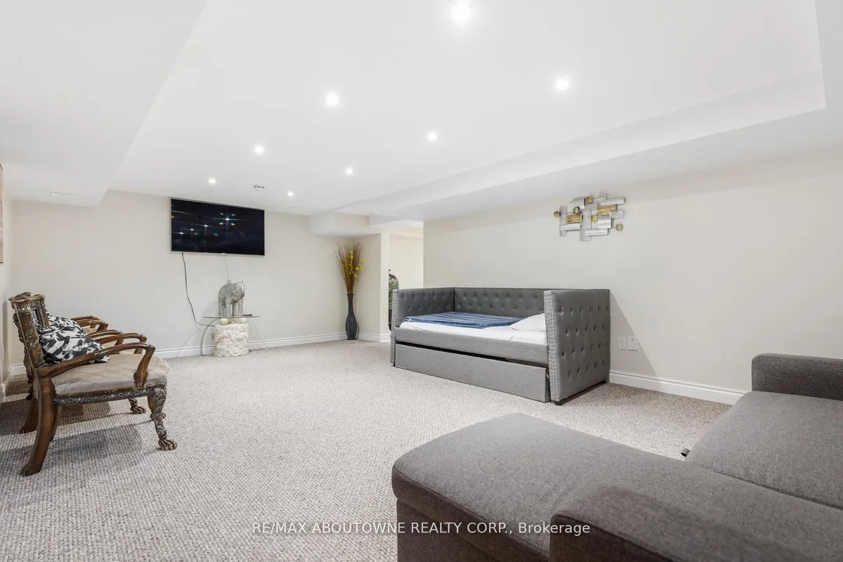 1073 North Service Road, ON L8E 5E1