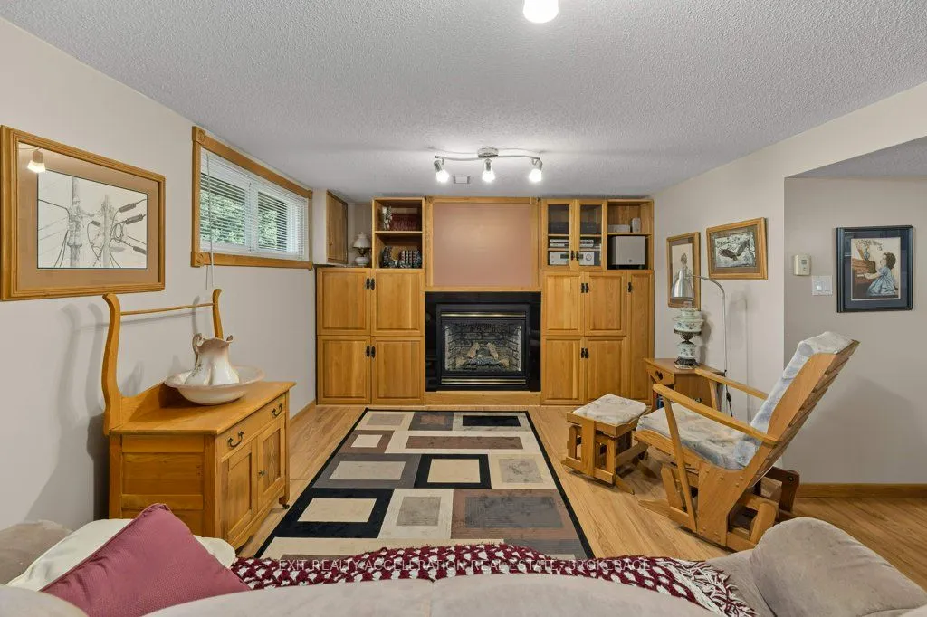 38 Thorncliff Drive, ON K8P 4L4