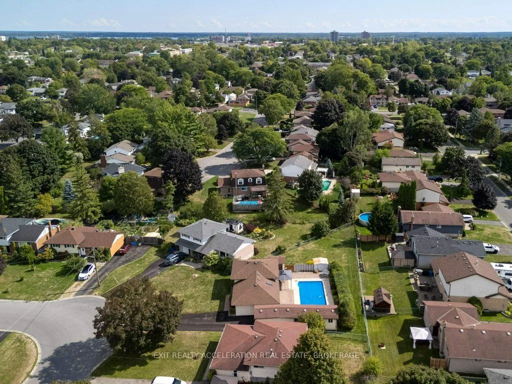 38 Thorncliff Drive, ON K8P 4L4