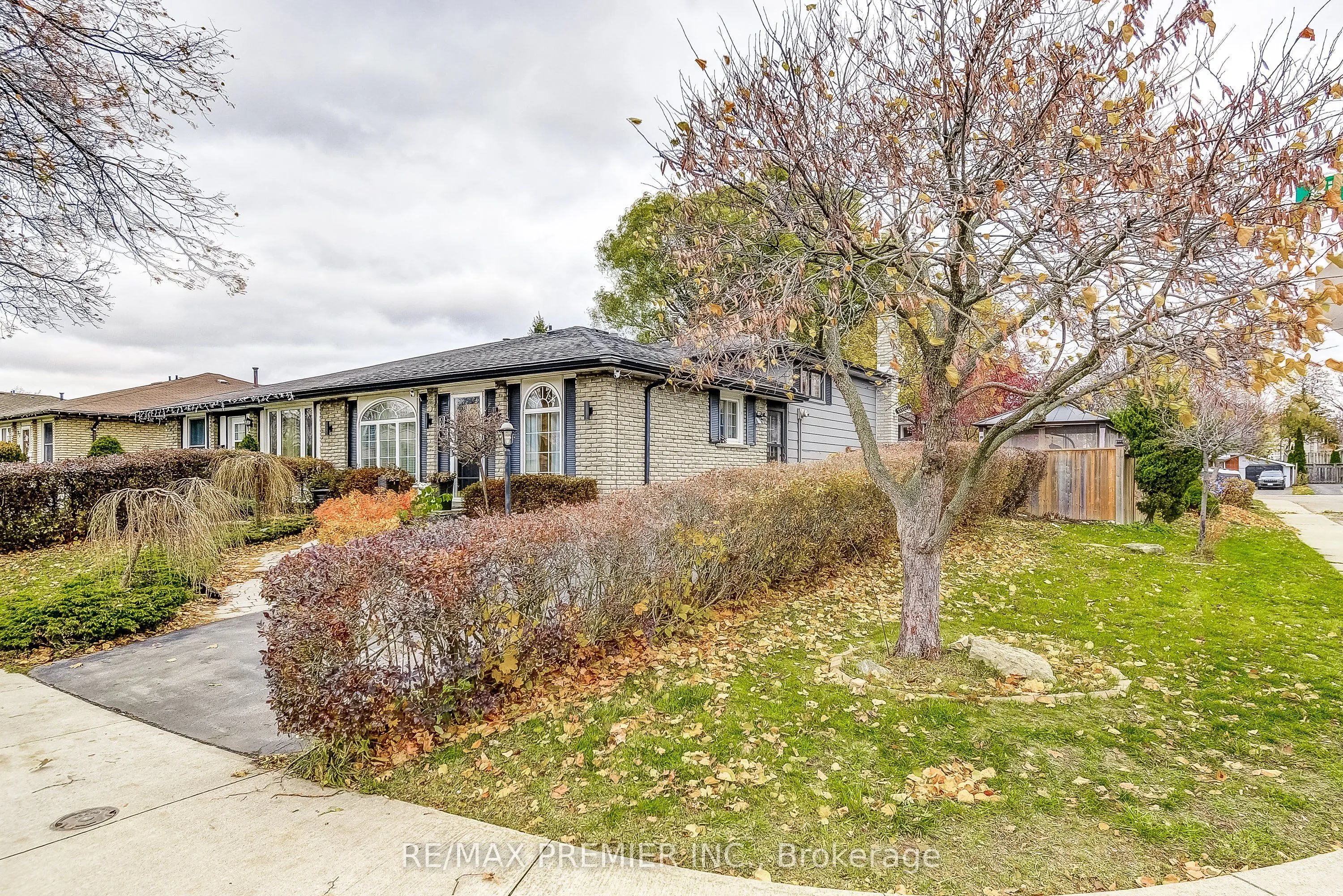 83 Birchview Drive, ON L8T 4P6