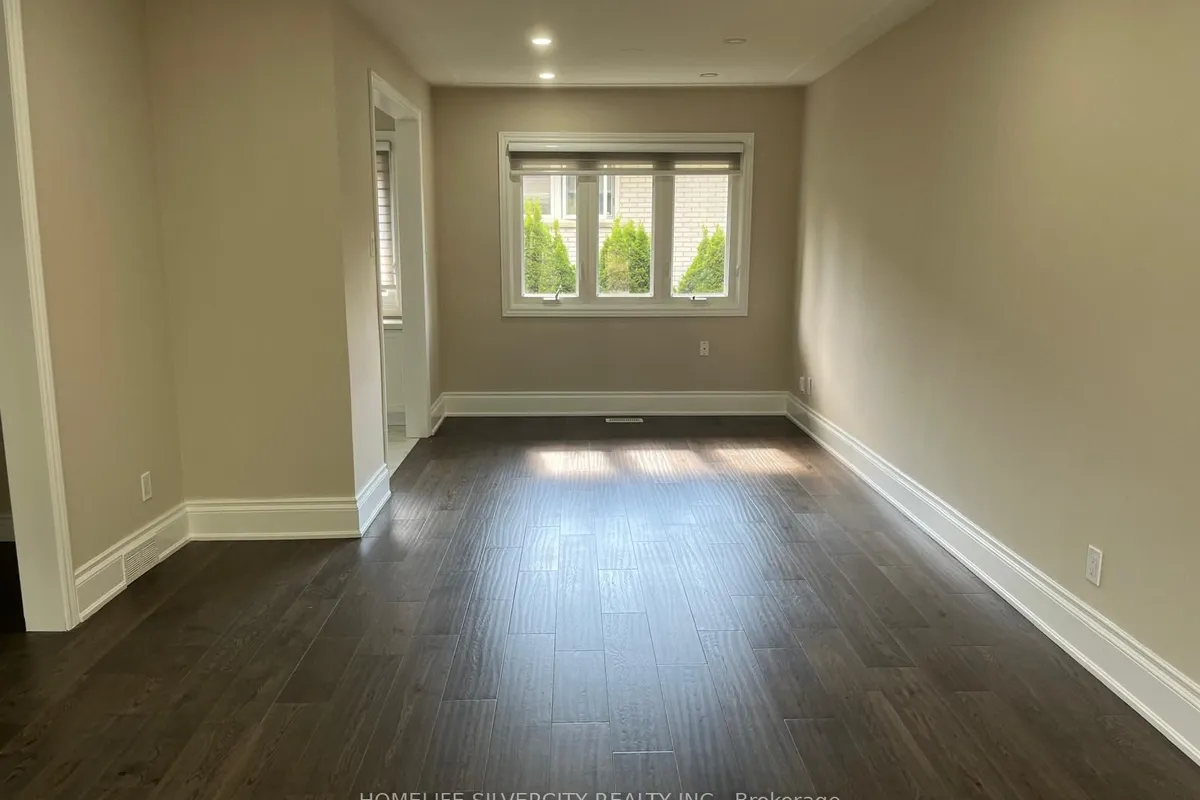 33 Sweetbriar Drive, ON N2M 4S4