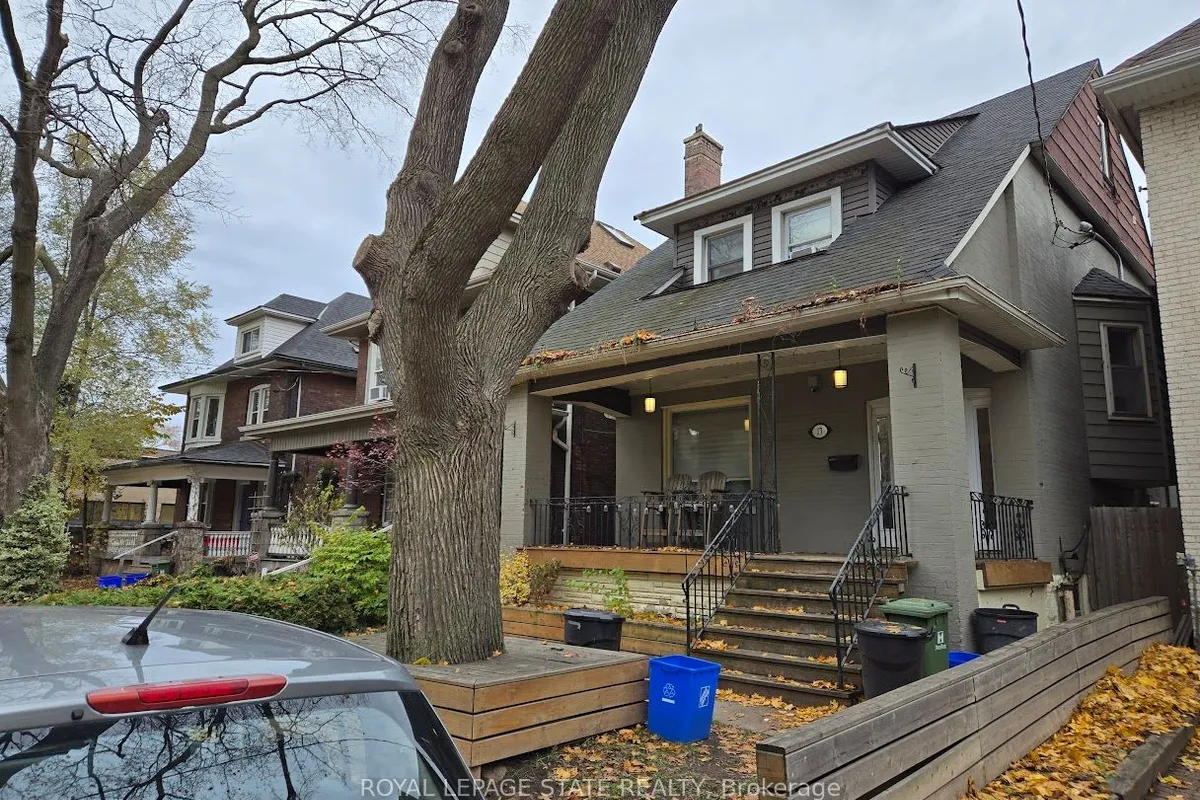 17 Fairleigh Avenue, ON L8M 2K1